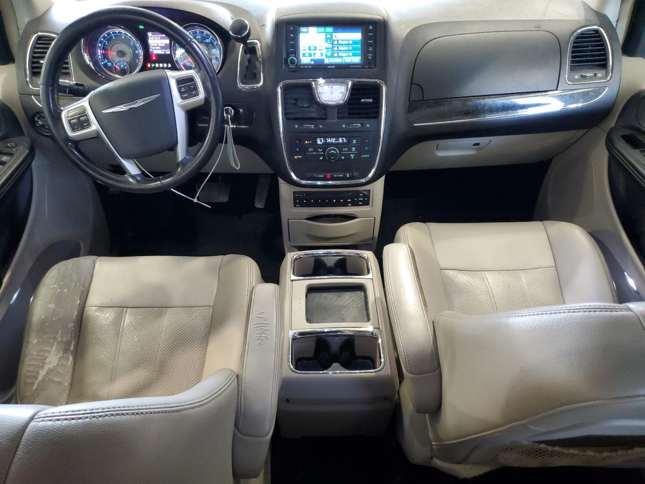 CHRYSLER TOWN & COUNTRY TOURING L