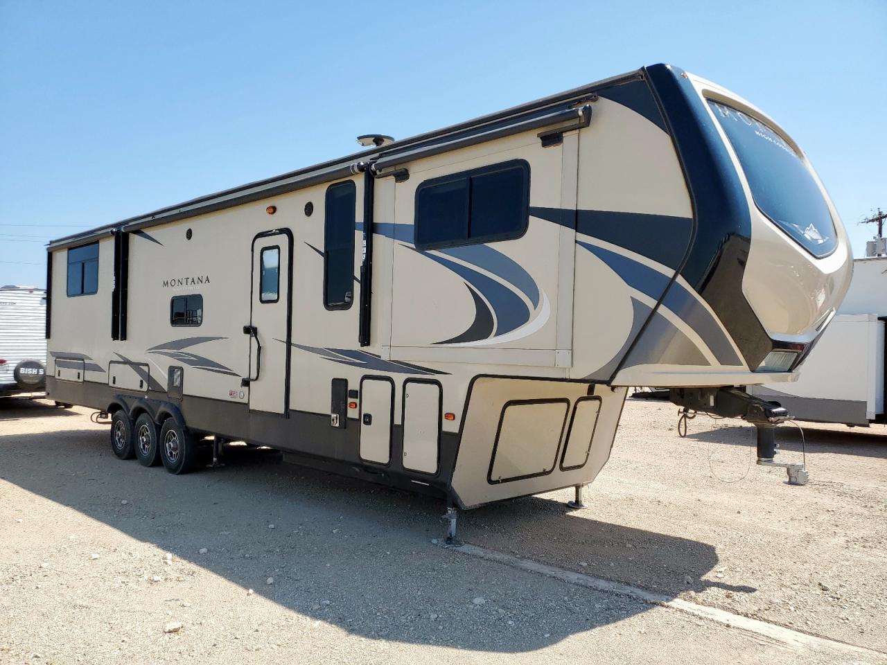  Salvage Montana Trailer