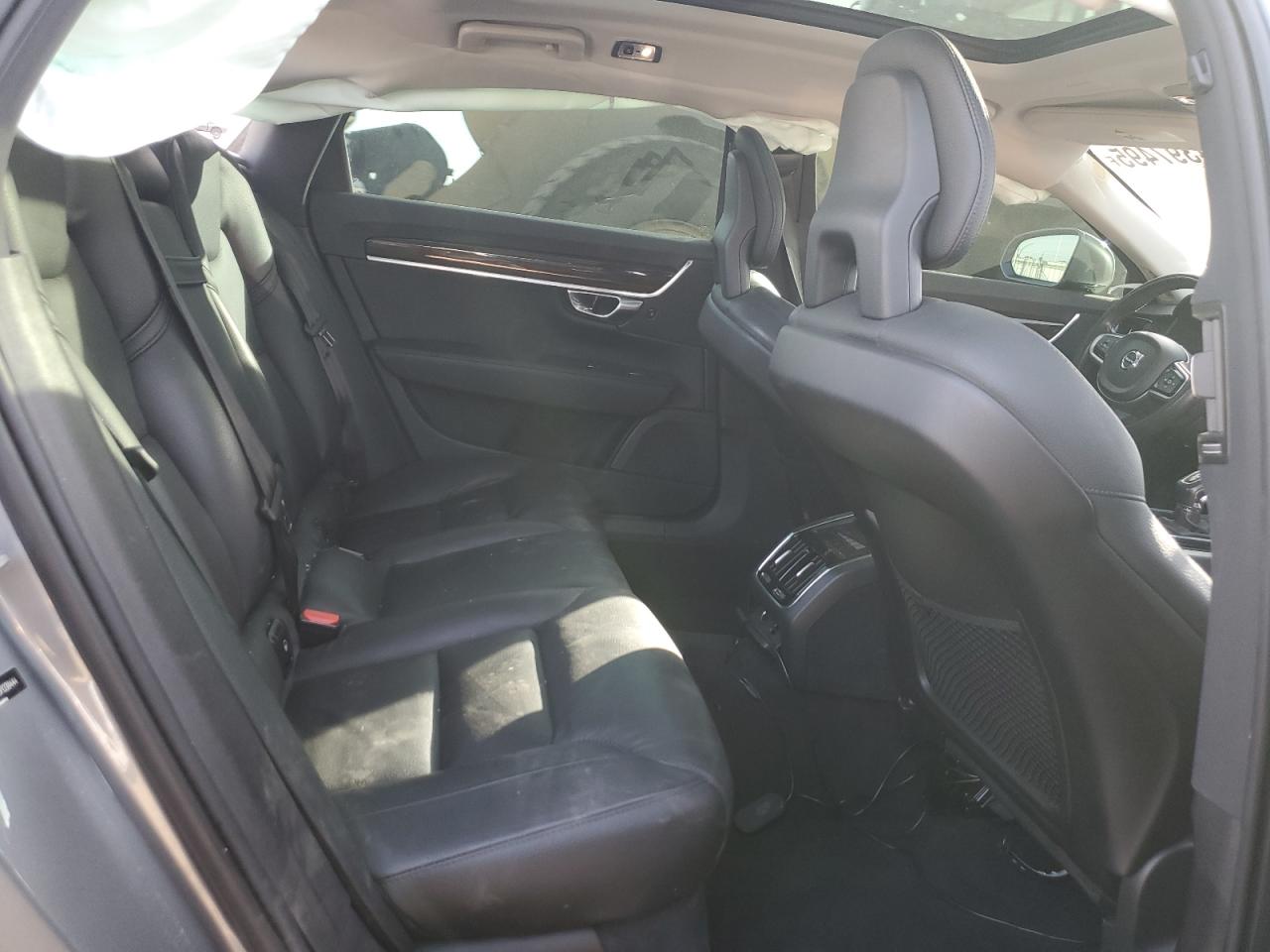 VOLVO S90 T5 MOMENTUM