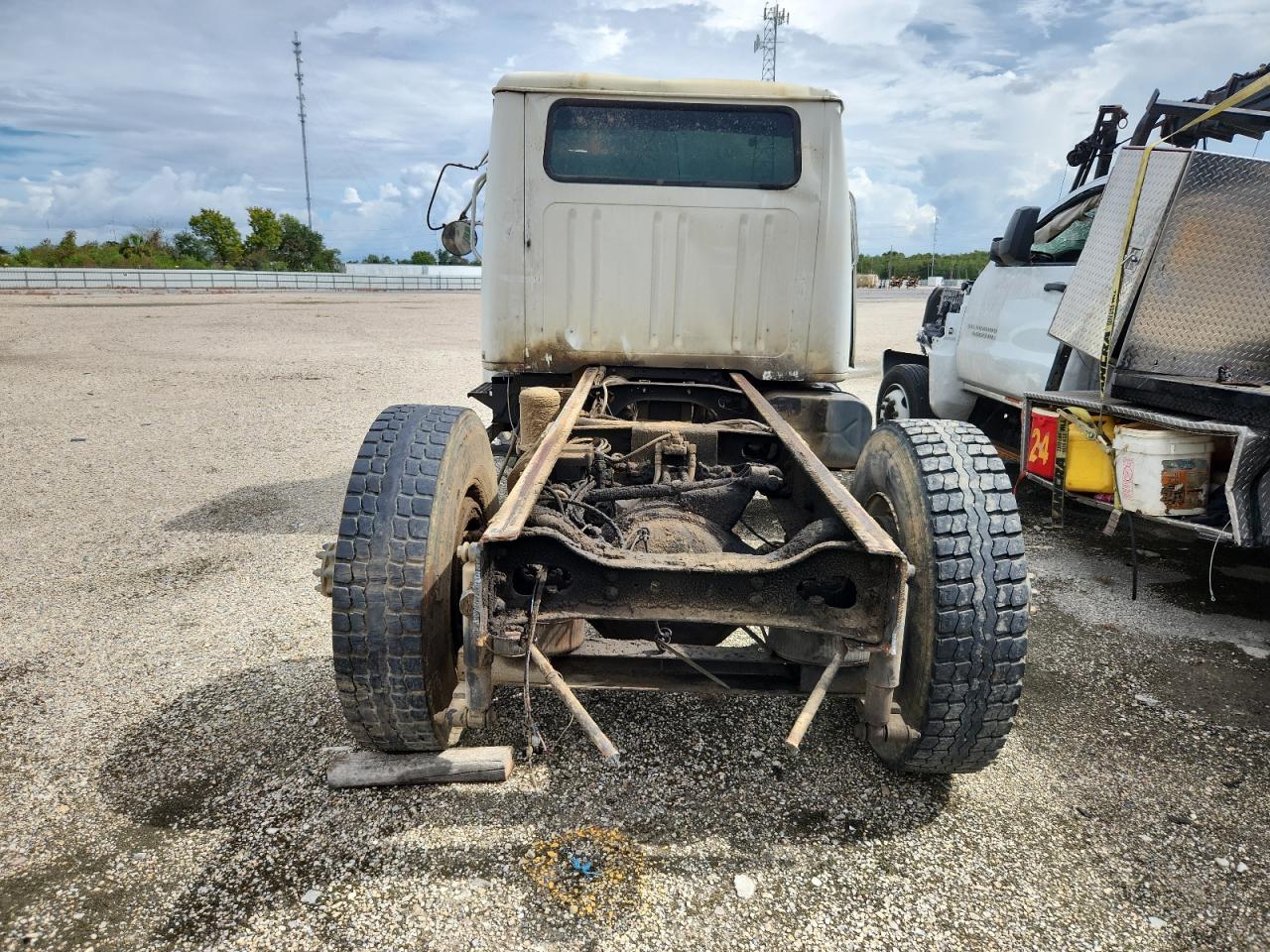 Lot #3276407686 2001 INTERNATIONAL 4900