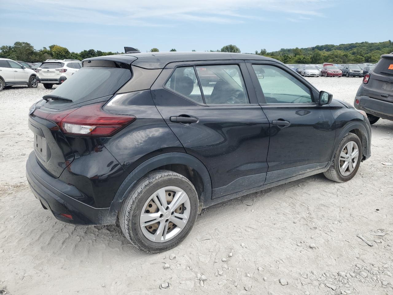 NISSAN KICKS S