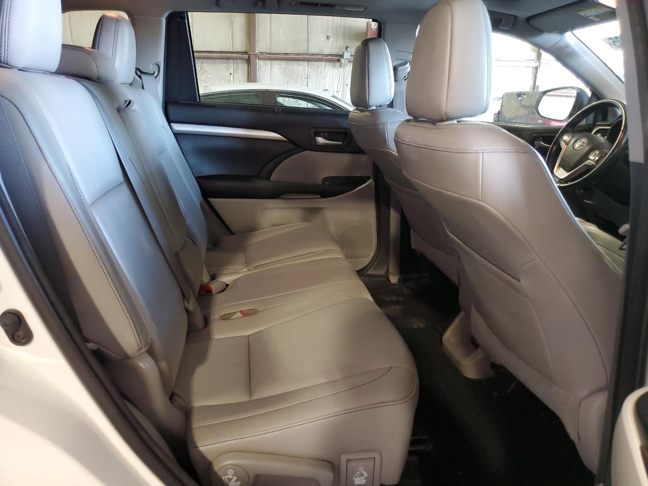 TOYOTA HIGHLANDER SE