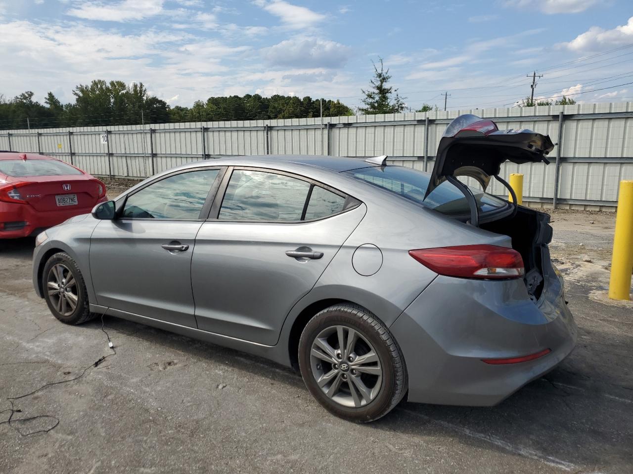 HYUNDAI ELANTRA SE