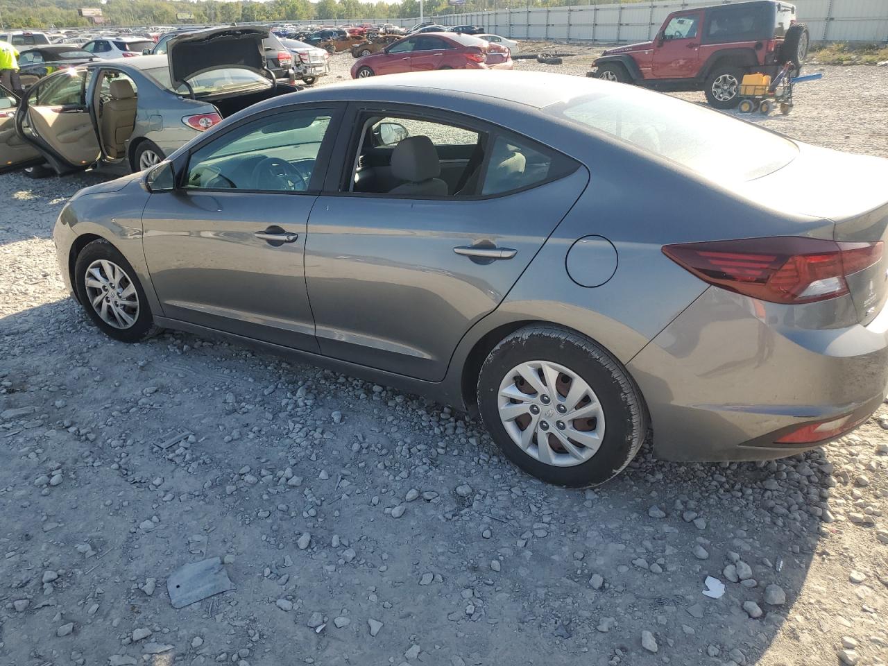 HYUNDAI ELANTRA SE