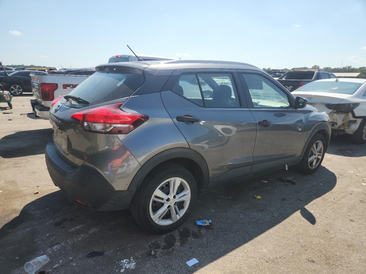 NISSAN KICKS S
