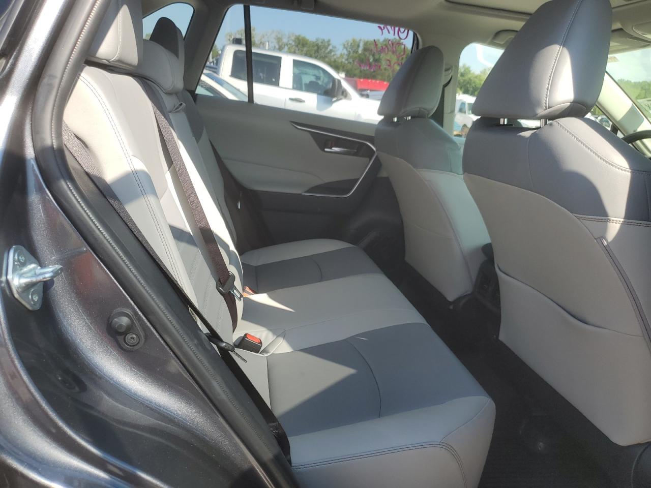 TOYOTA RAV4 XLE PREMIUM