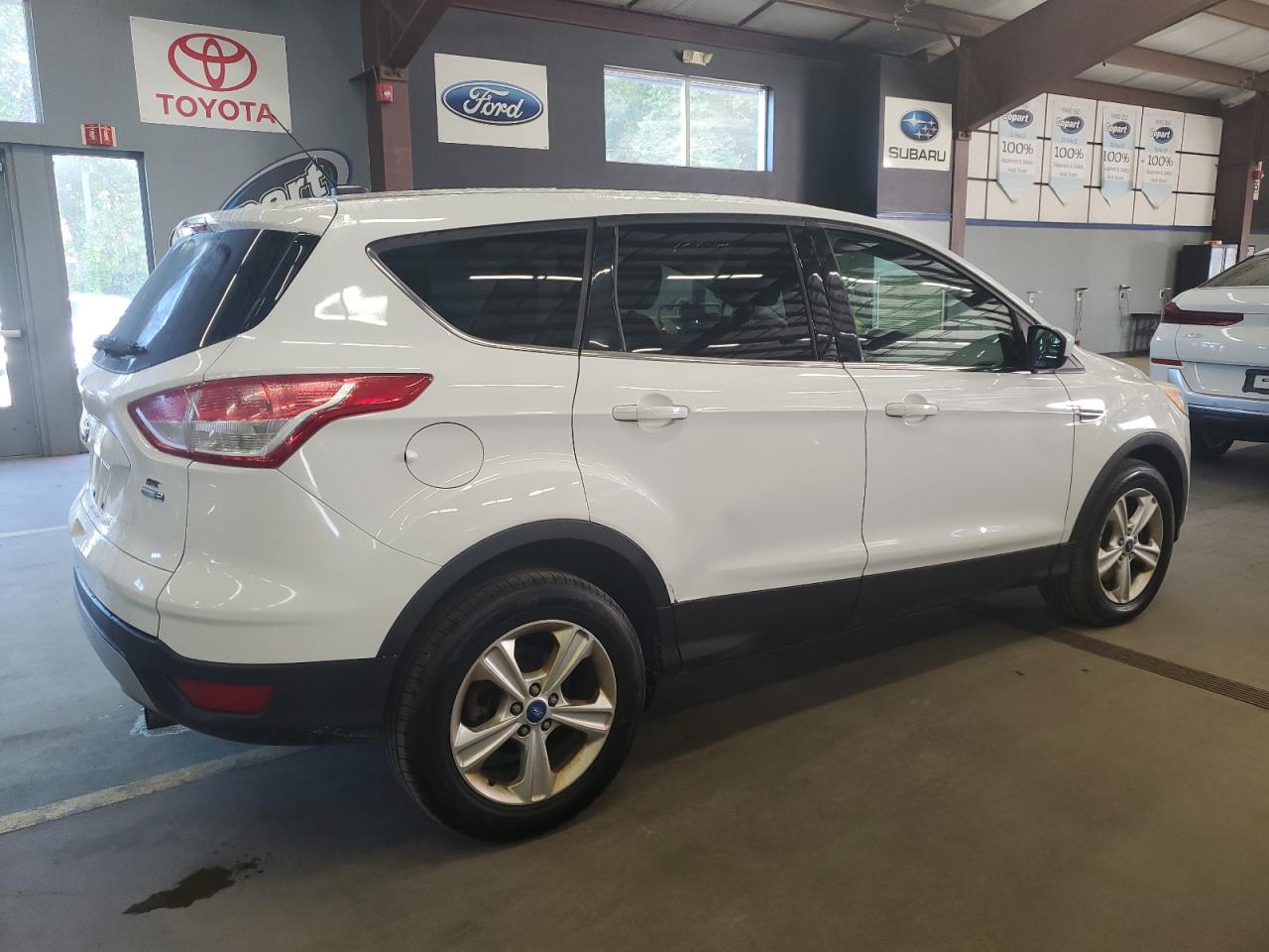 FORD ESCAPE SE