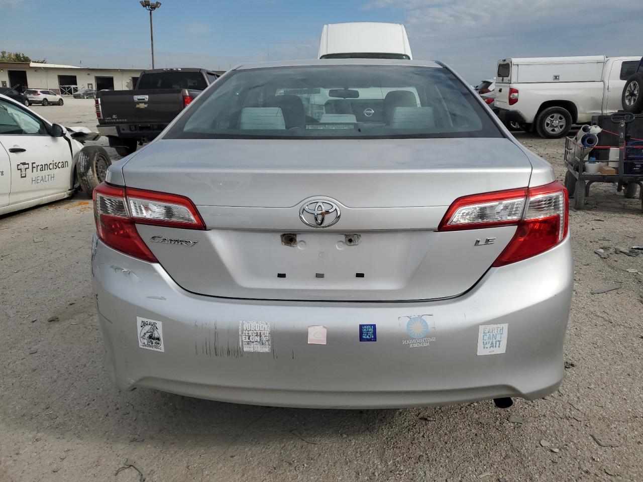TOYOTA CAMRY BASE