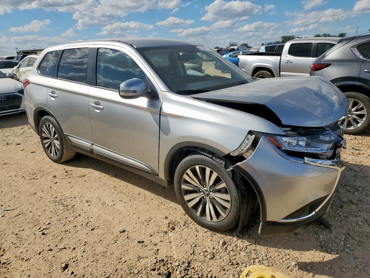 MITSUBISHI OUTLANDER SE