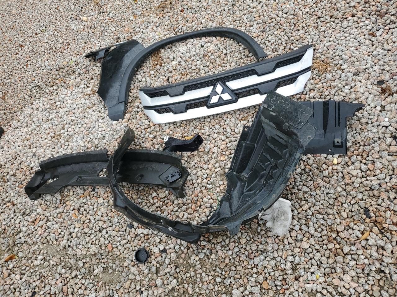 MITSUBISHI OUTLANDER ES