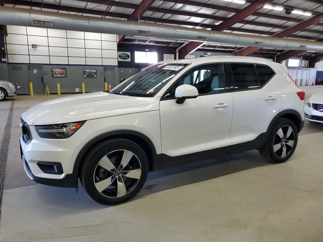 VOLVO XC40 T5 MOMENTUM