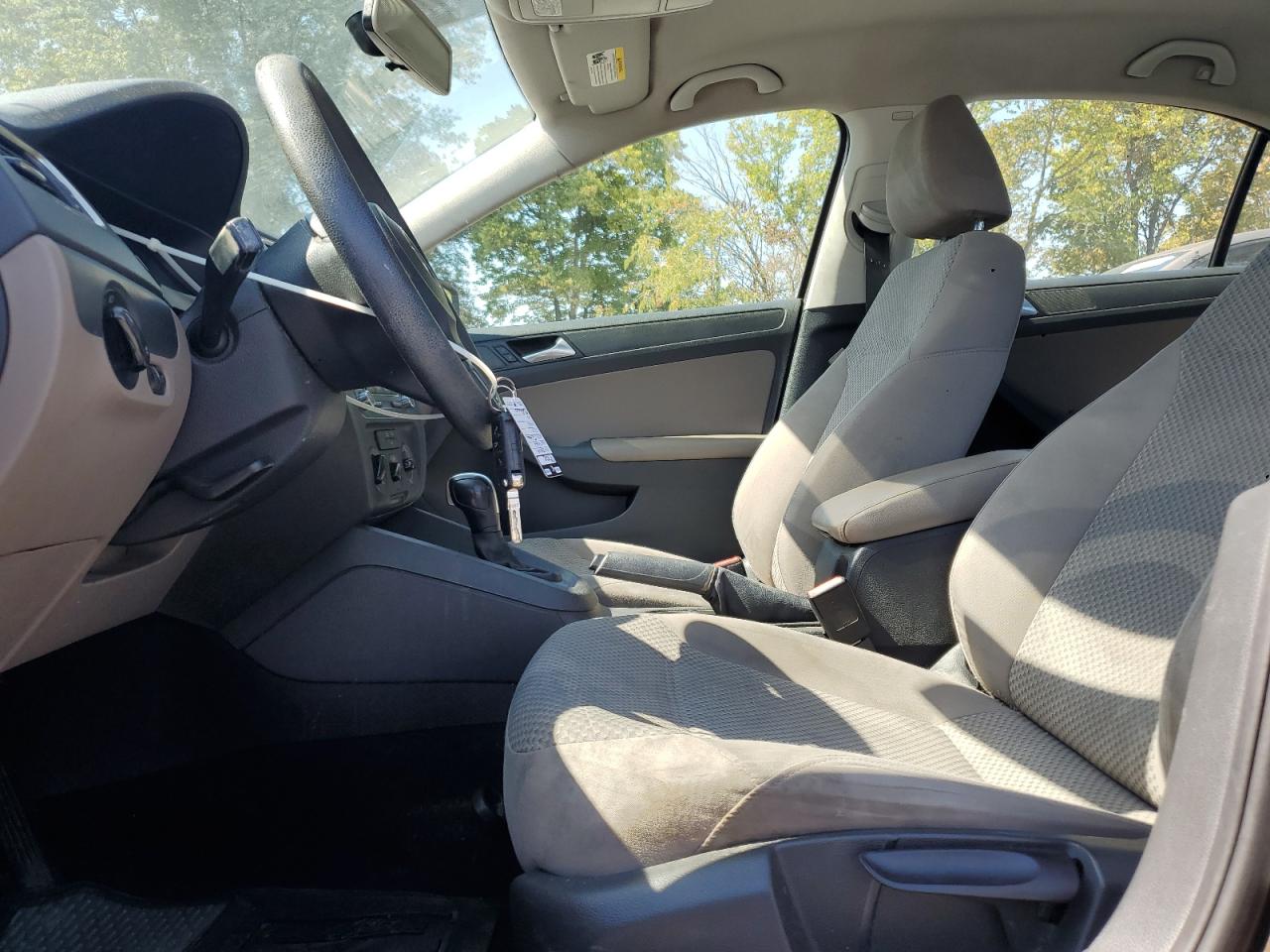 VOLKSWAGEN JETTA BASE