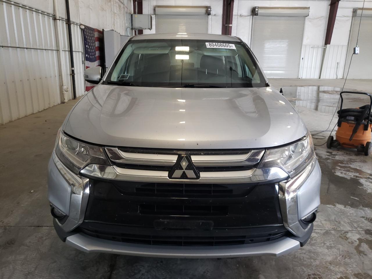 MITSUBISHI OUTLANDER SE