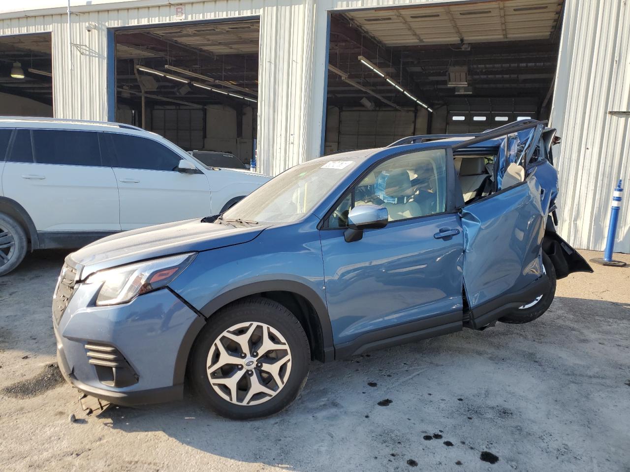 SUBARU FORESTER PREMIUM
