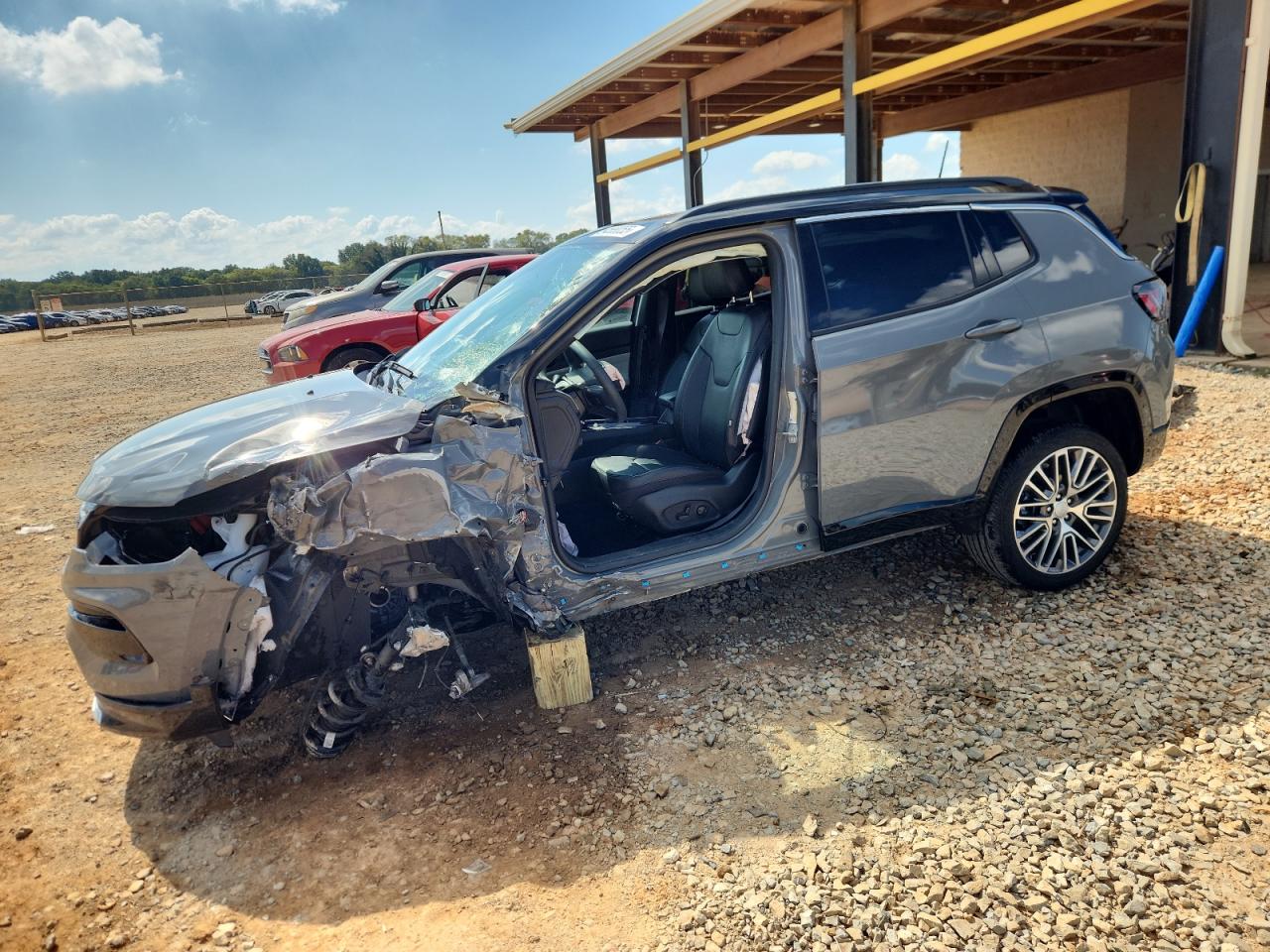  Salvage Jeep Compass