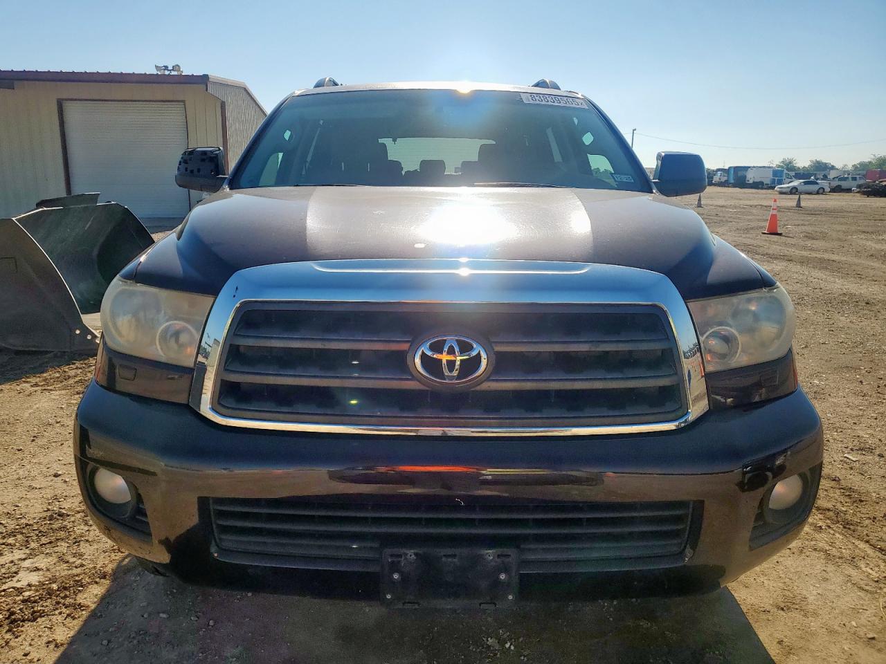 TOYOTA SEQUOIA SR5