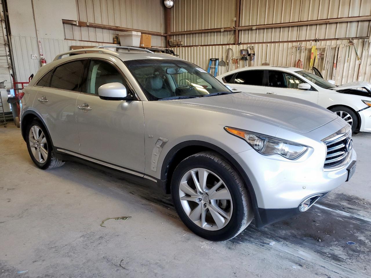 INFINITI QX70