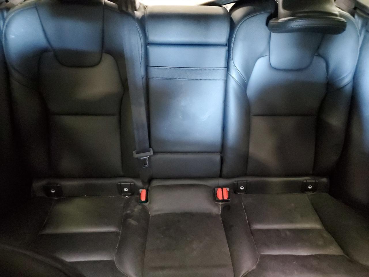 VOLVO XC60 T6 MOMENTUM