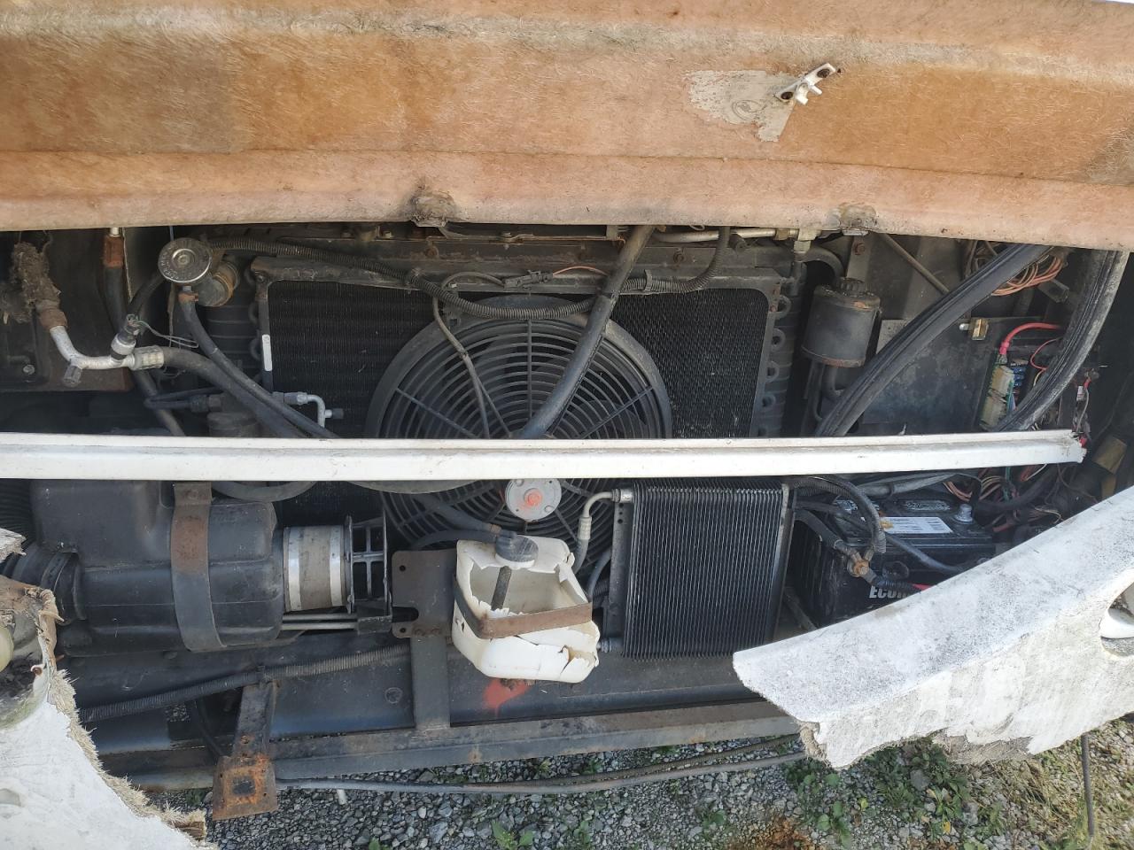 Lot #3246121113 2000 WORKHORSE CUSTOM CHASSIS MOTORHOME