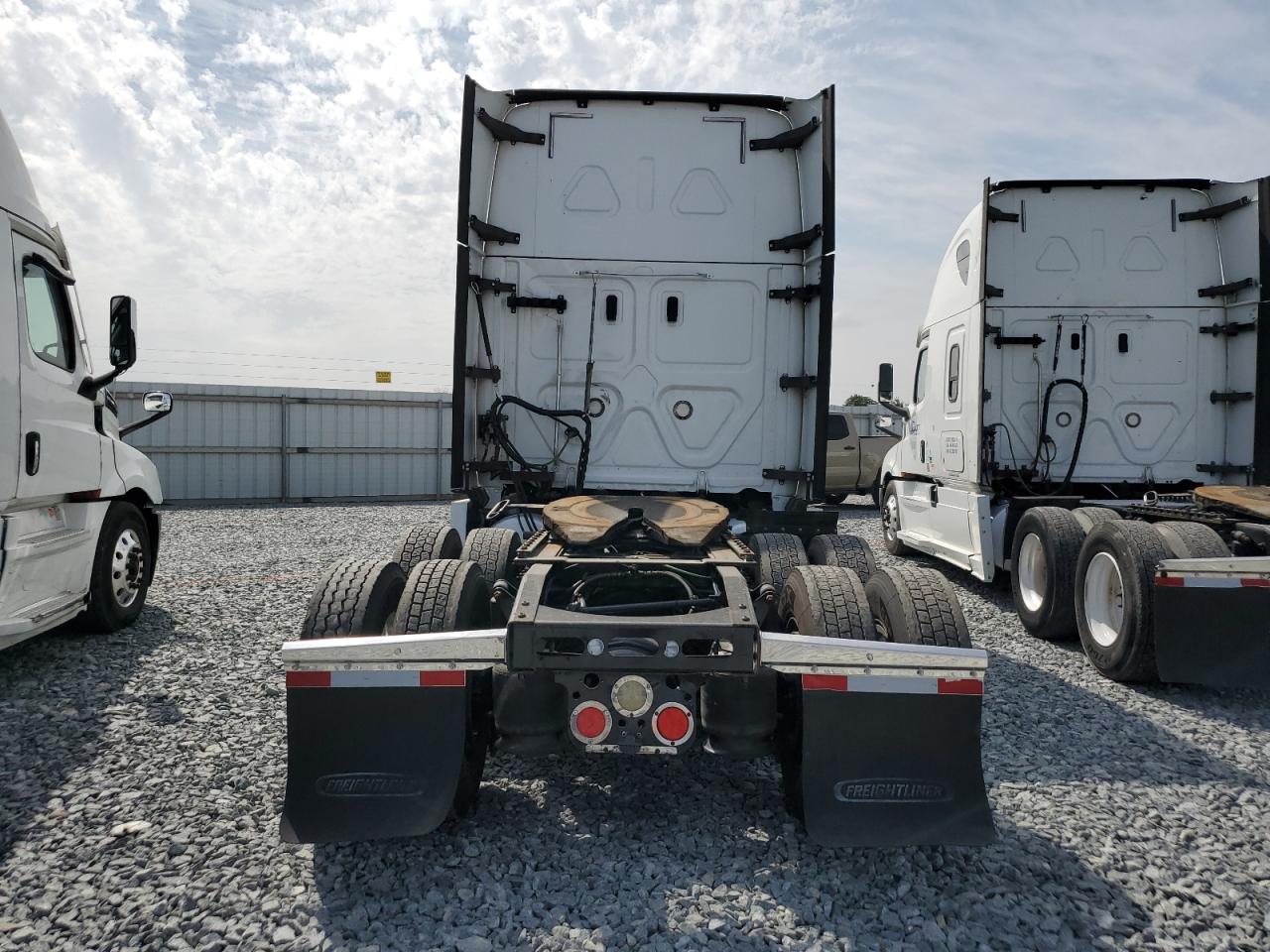 Lot #3287583027 2019 FREIGHTLINER CASCADIA 1