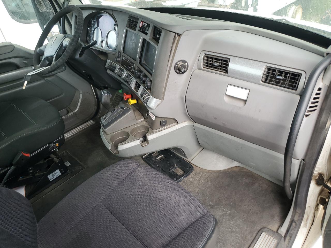 Lot #3246184089 2017 KENWORTH T680