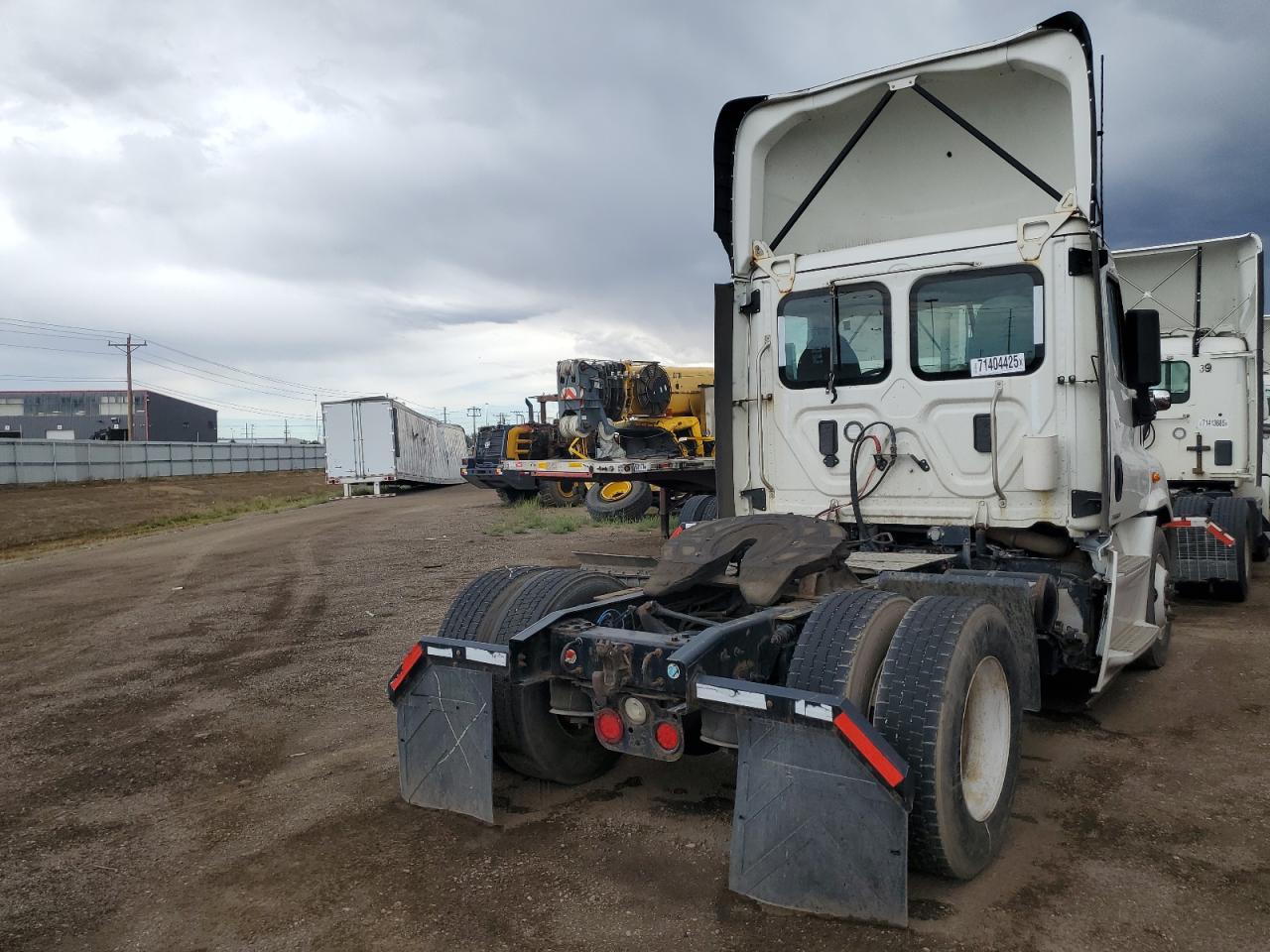 Lot #3246032188 2017 FREIGHTLINER CASCADIA 1