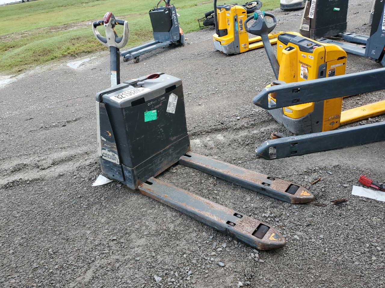 Lot #3246797823 2020 CROWN ELECTRIC PALLET JACK