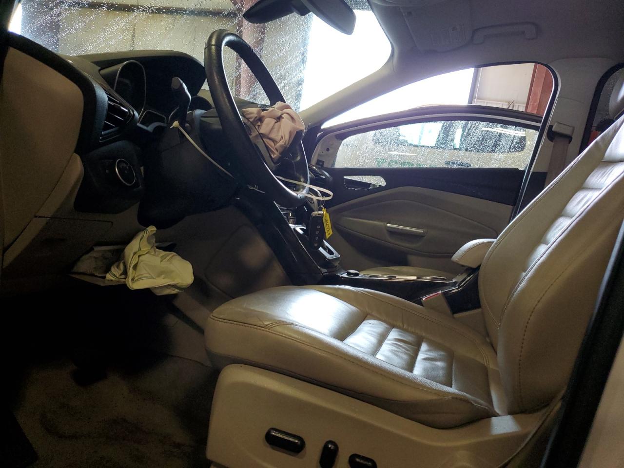 FORD ESCAPE TITANIUM