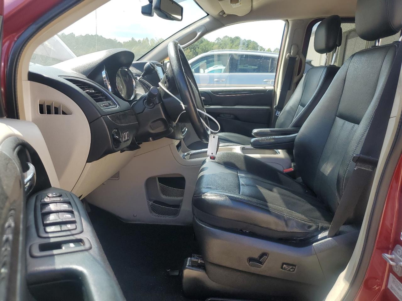 CHRYSLER TOWN & COUNTRY TOURING L