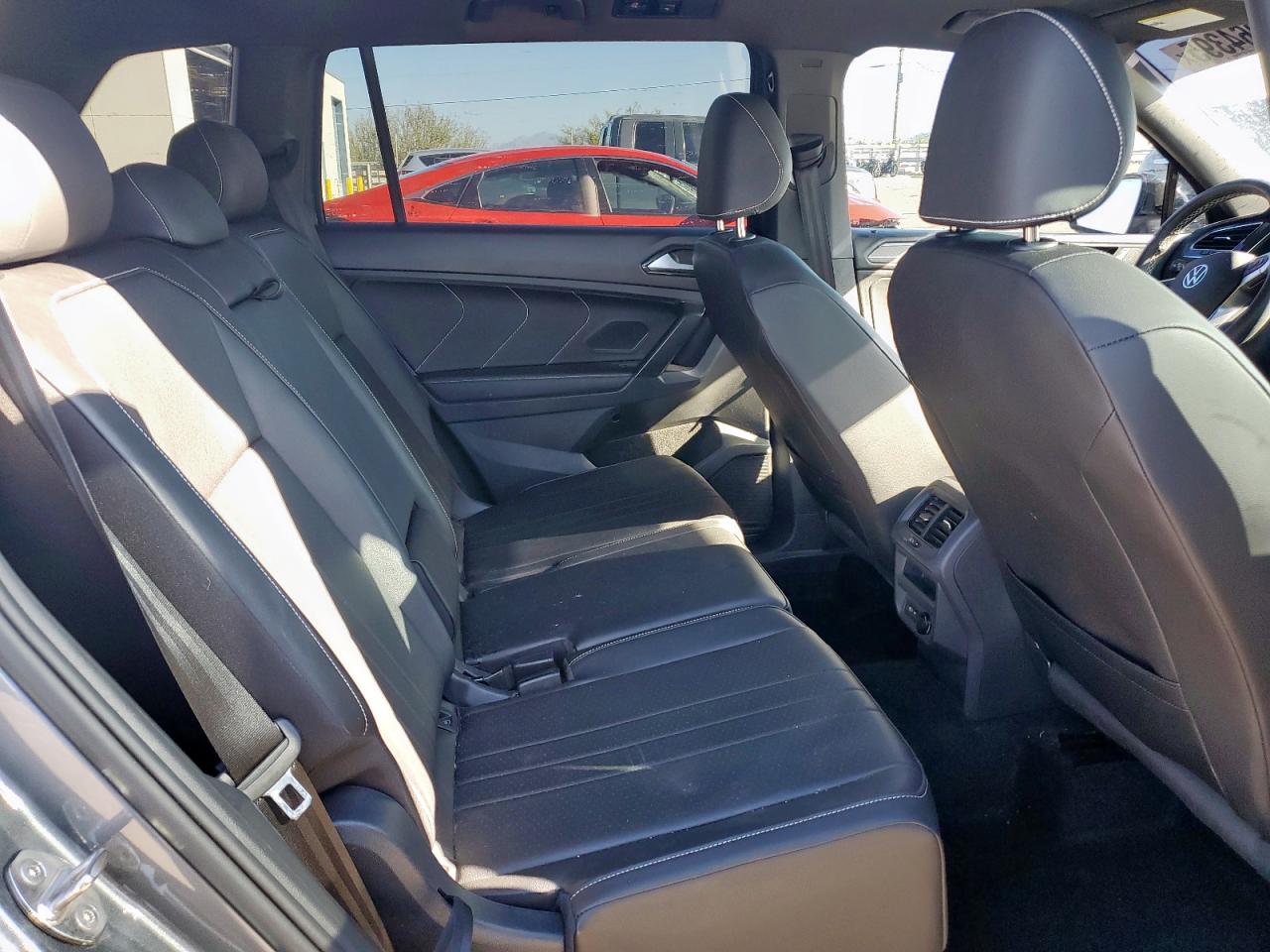 VOLKSWAGEN TIGUAN SE R-LINE BLACK