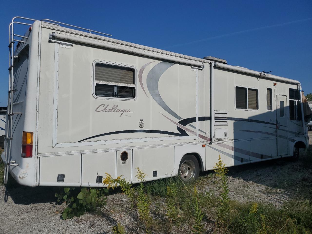 Lot #3246121113 2000 WORKHORSE CUSTOM CHASSIS MOTORHOME