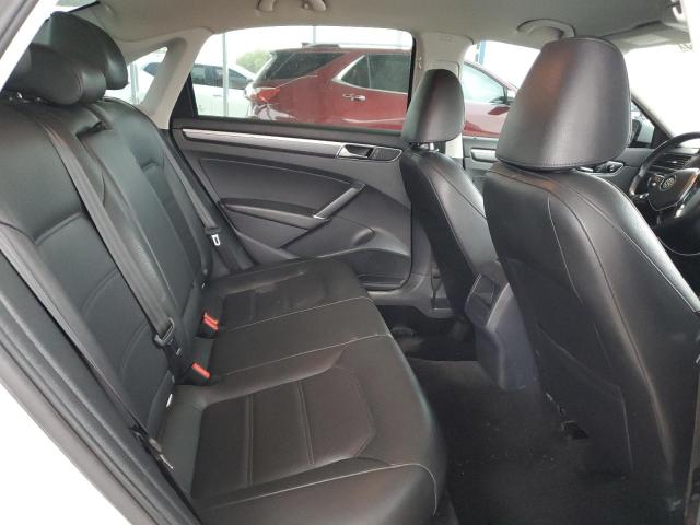 2017 VOLKSWAGEN PASSAT R-L 1VWDT7A30HC023182