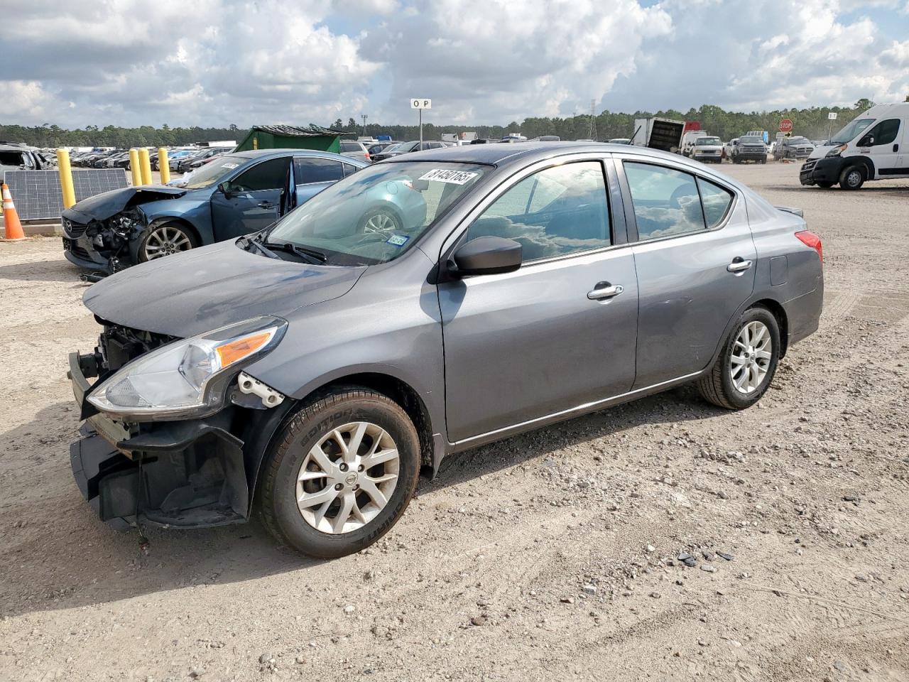 NISSAN VERSA S