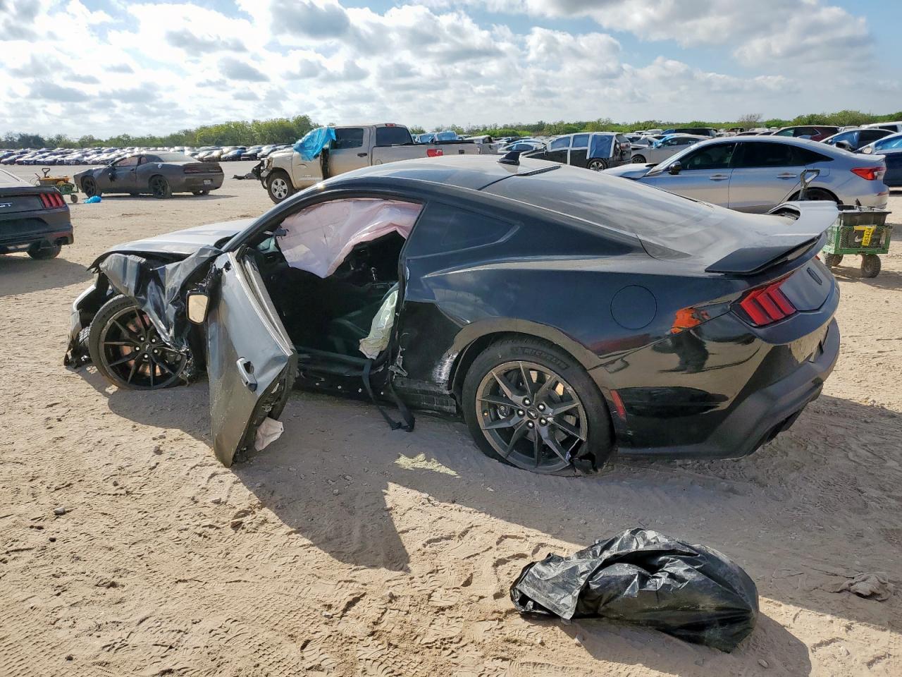 FORD MUSTANG DARK HORSE