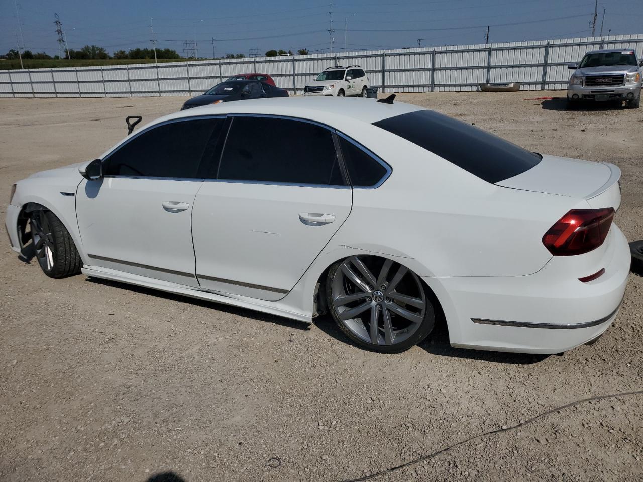 VOLKSWAGEN PASSAT R-LINE