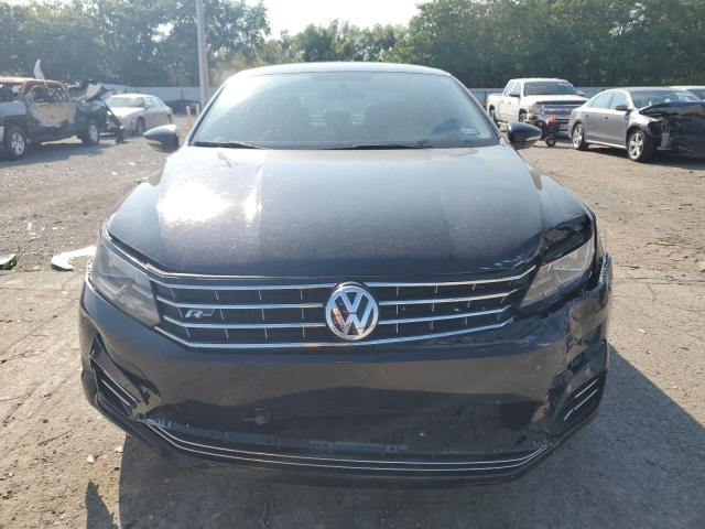 2017 VOLKSWAGEN PASSAT R-L 1VWDT7A32HC056782