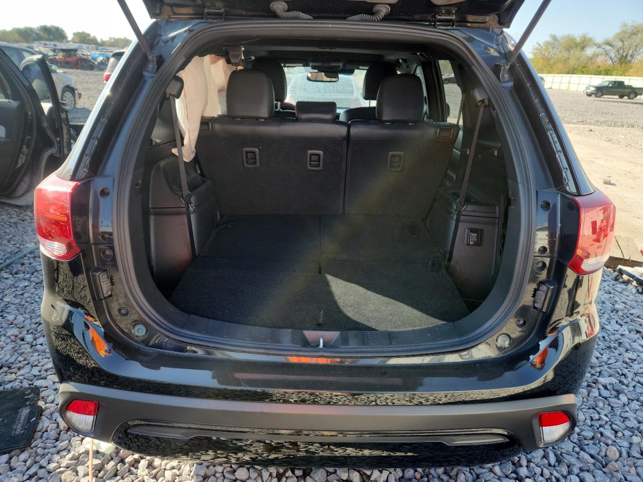 MITSUBISHI OUTLANDER SE