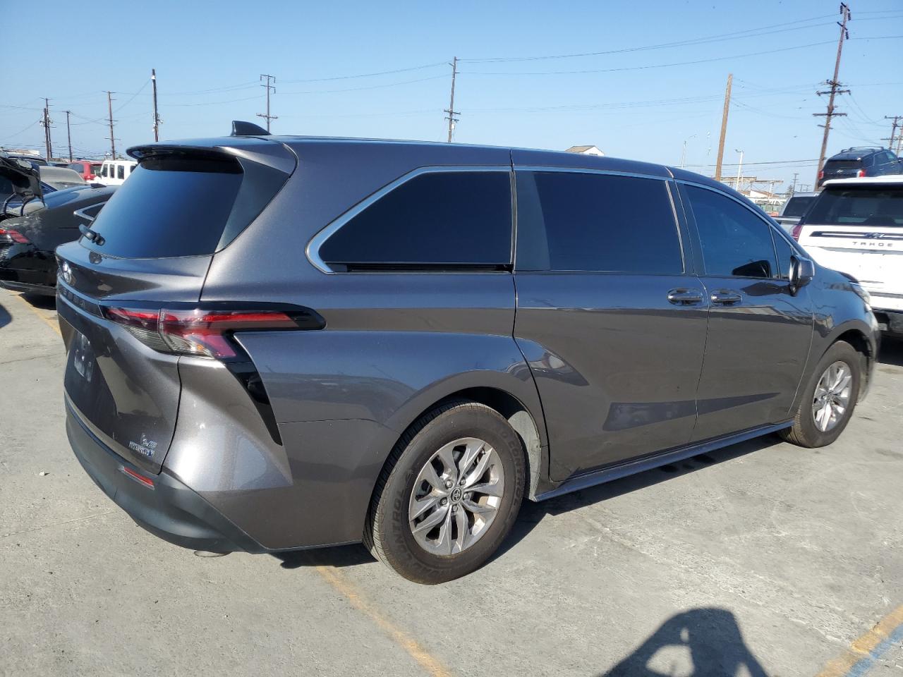 Lot #3255365404 2023 TOYOTA SIENNA LE
