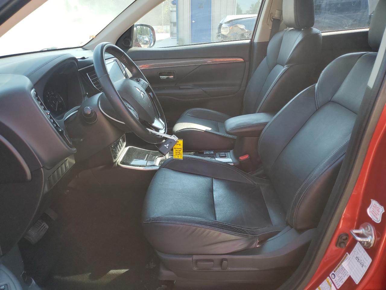 MITSUBISHI OUTLANDER SE