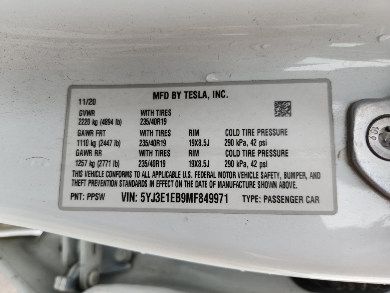 TESLA MODEL 3