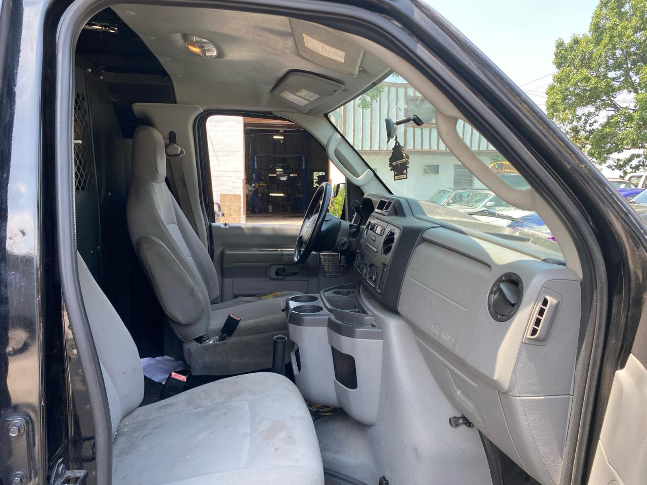 FORD ECONOLINE E250 VAN