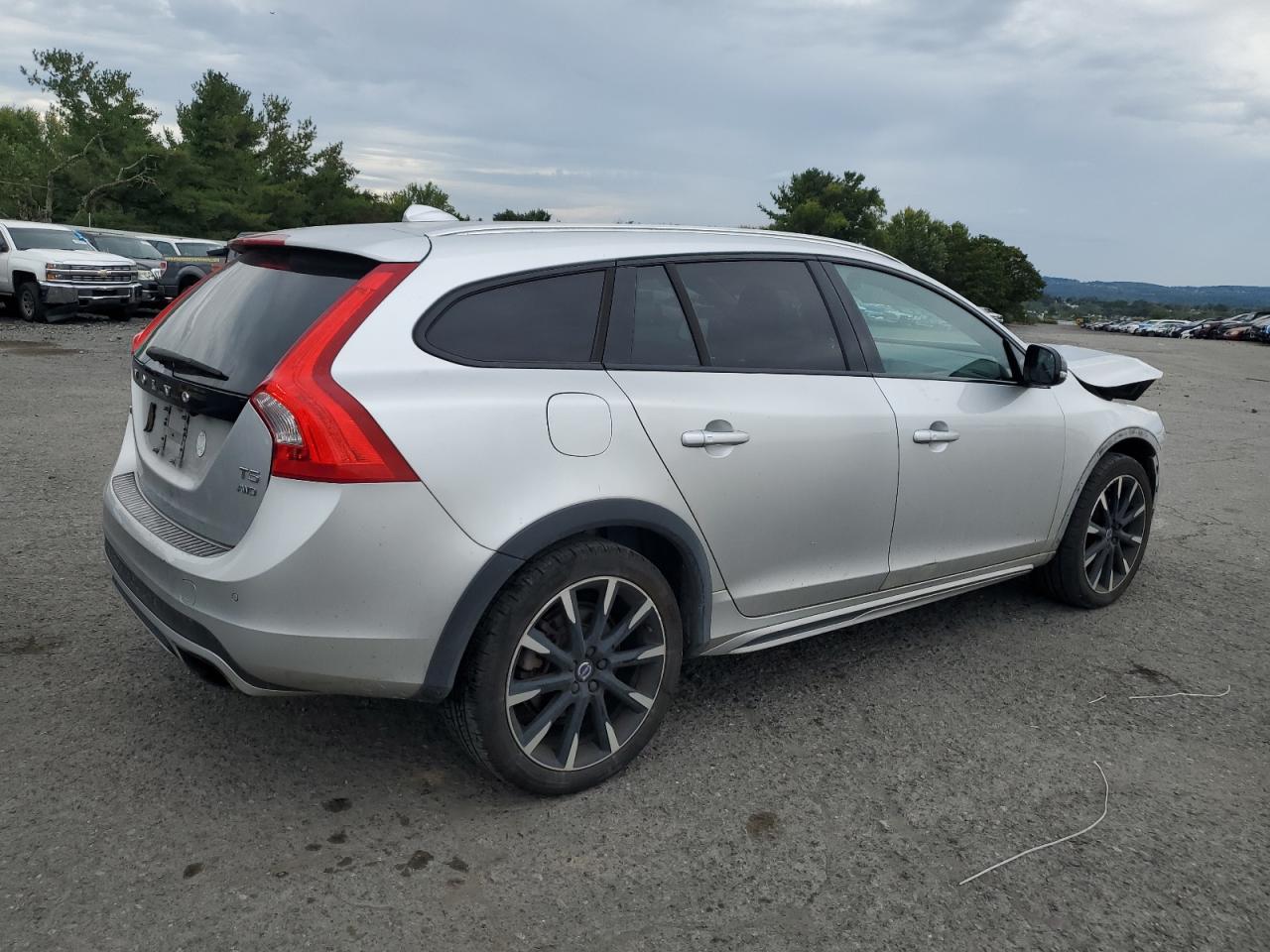 VOLVO V60 PREMIER