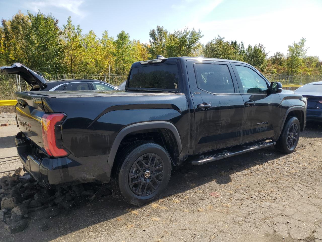 TOYOTA TUNDRA CREWMAX LIMITED