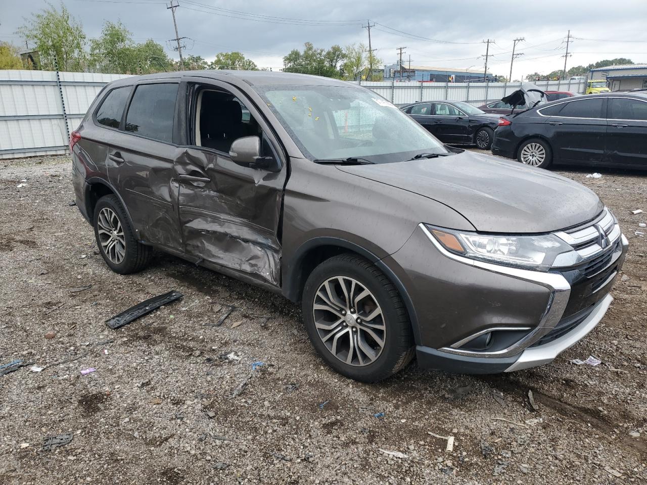 MITSUBISHI OUTLANDER SE