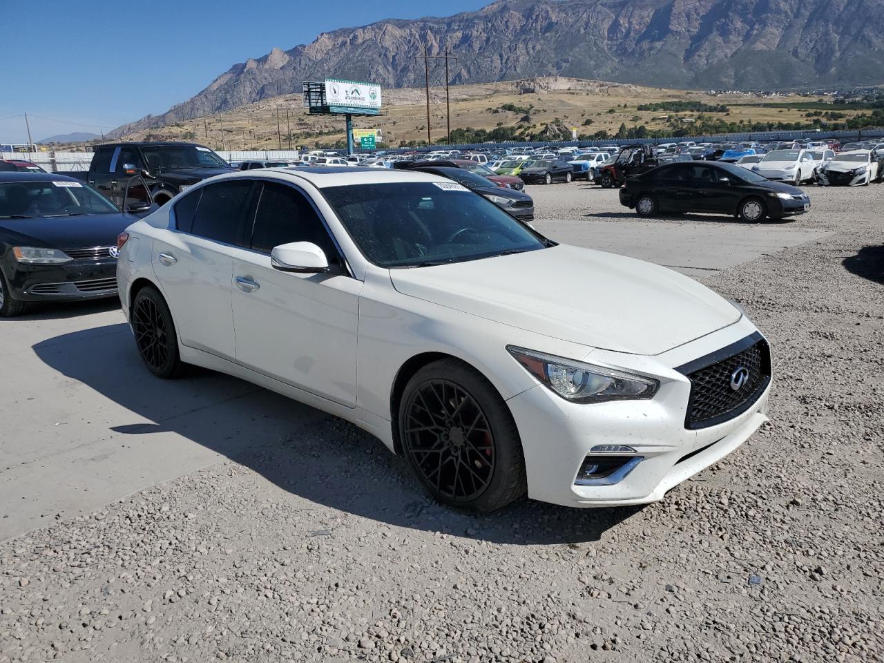 INFINITI Q50 LUXE