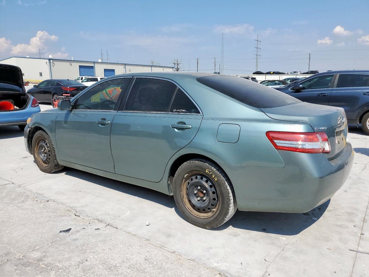 TOYOTA CAMRY BASE