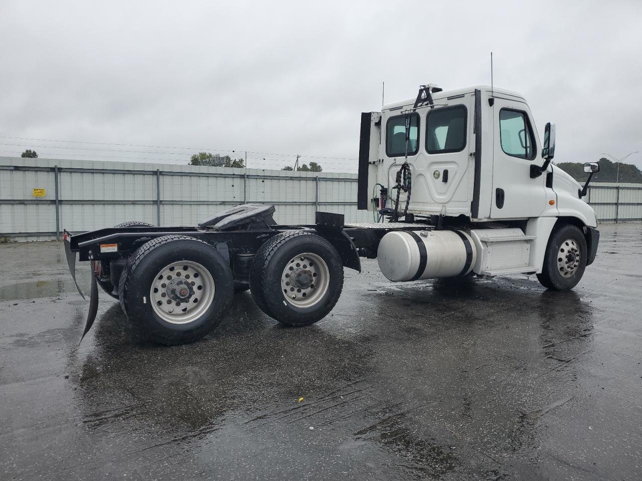 Lot #3264427438 2018 FREIGHTLINER CASCADIA 1