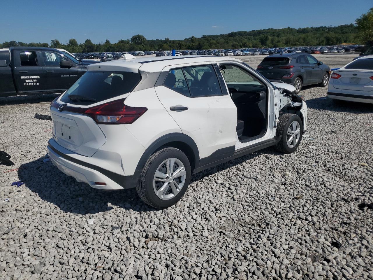 NISSAN KICKS S