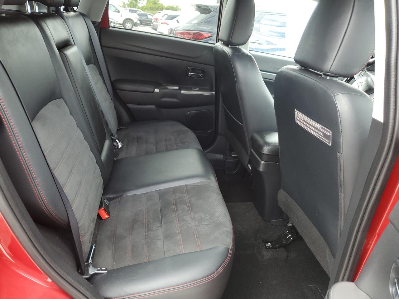 MITSUBISHI OUTLANDER ES