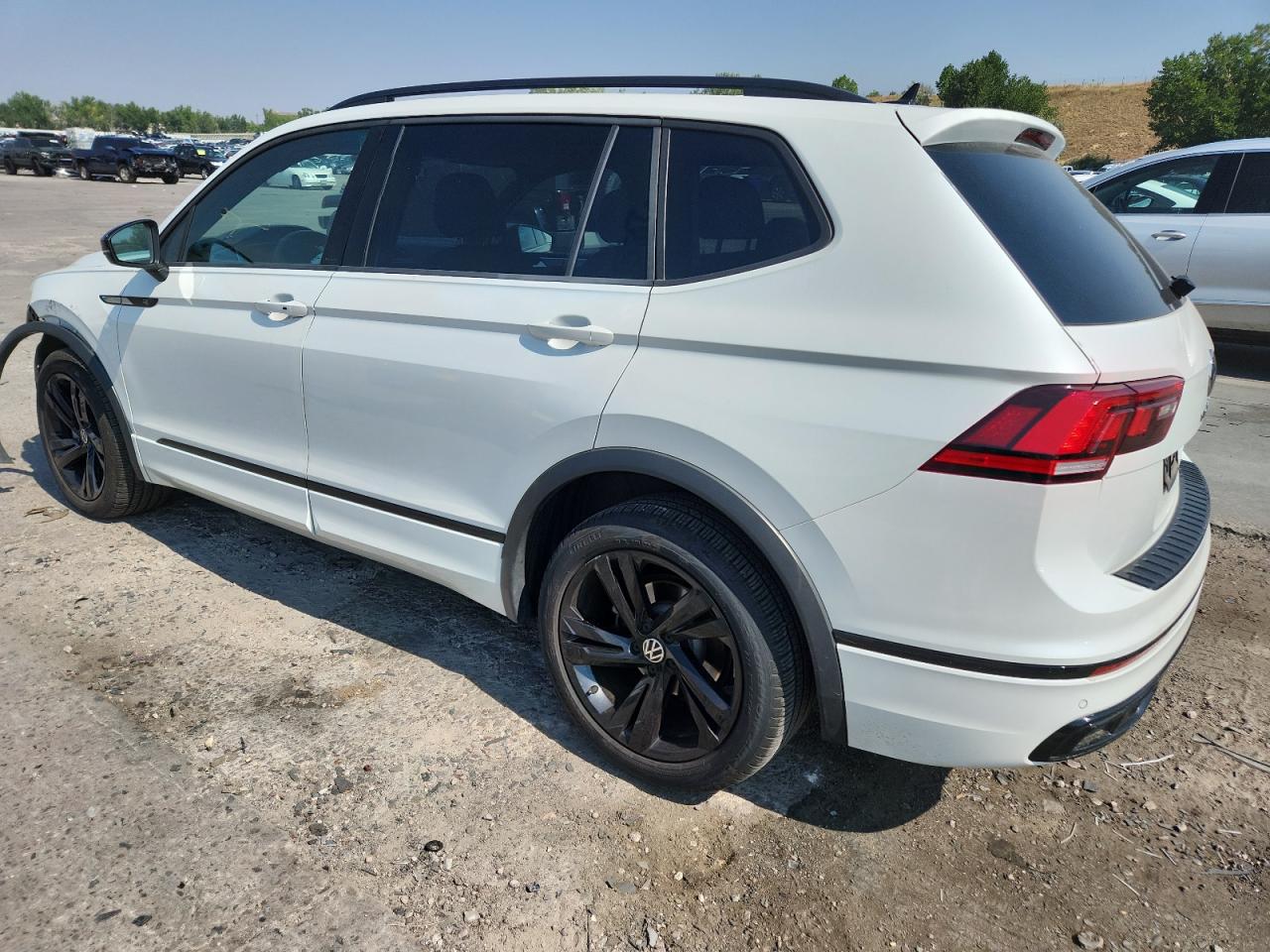 VOLKSWAGEN TIGUAN SE R-LINE BLACK